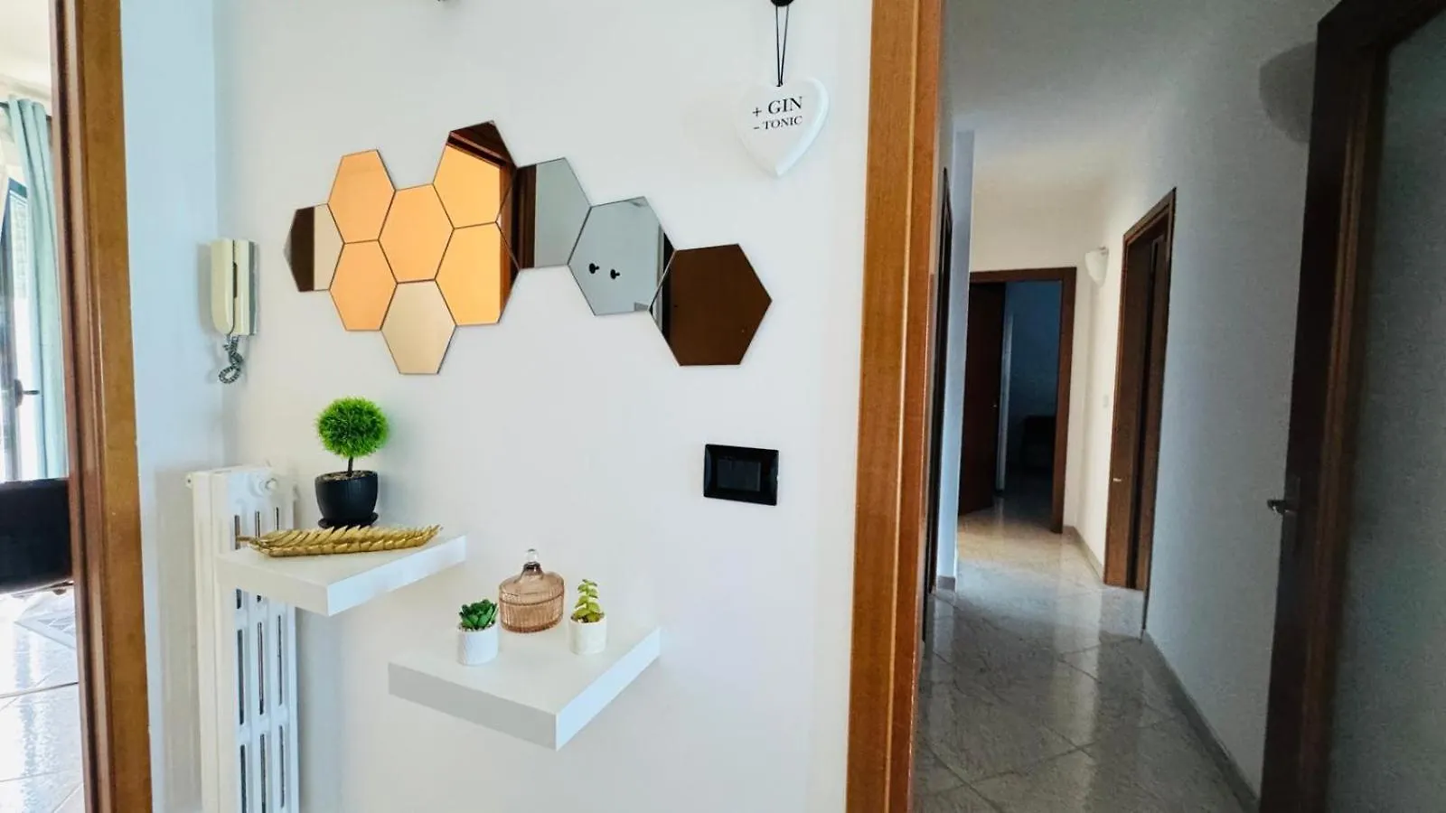 Gin House Seaview Apartman Bari